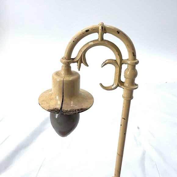 LIONEL #58 Cream/Yellow Lamp Post & Original Box - Picture 2 of 7